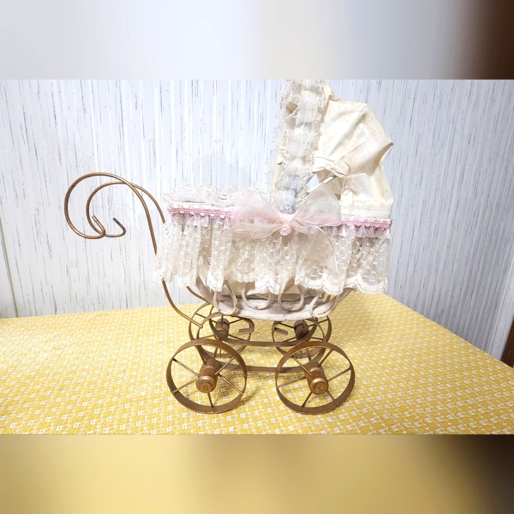 Vintage Victorian 20" doll carriage